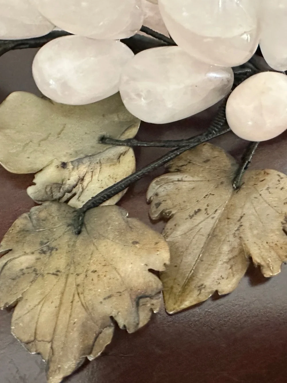 VTG MCM Creamy White Banded Onyx Stone Grape Cluster w/Carved Green Leaf W wibuy